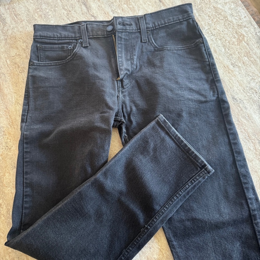 Men’s black Levi’s 502